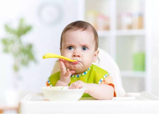 小孩子几个月可以吃辅食，新手父母的必备知识