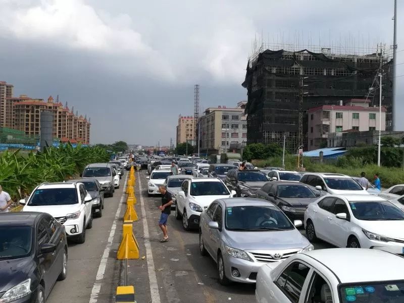 广东省国庆出游遭遇堵车，挑战与体验